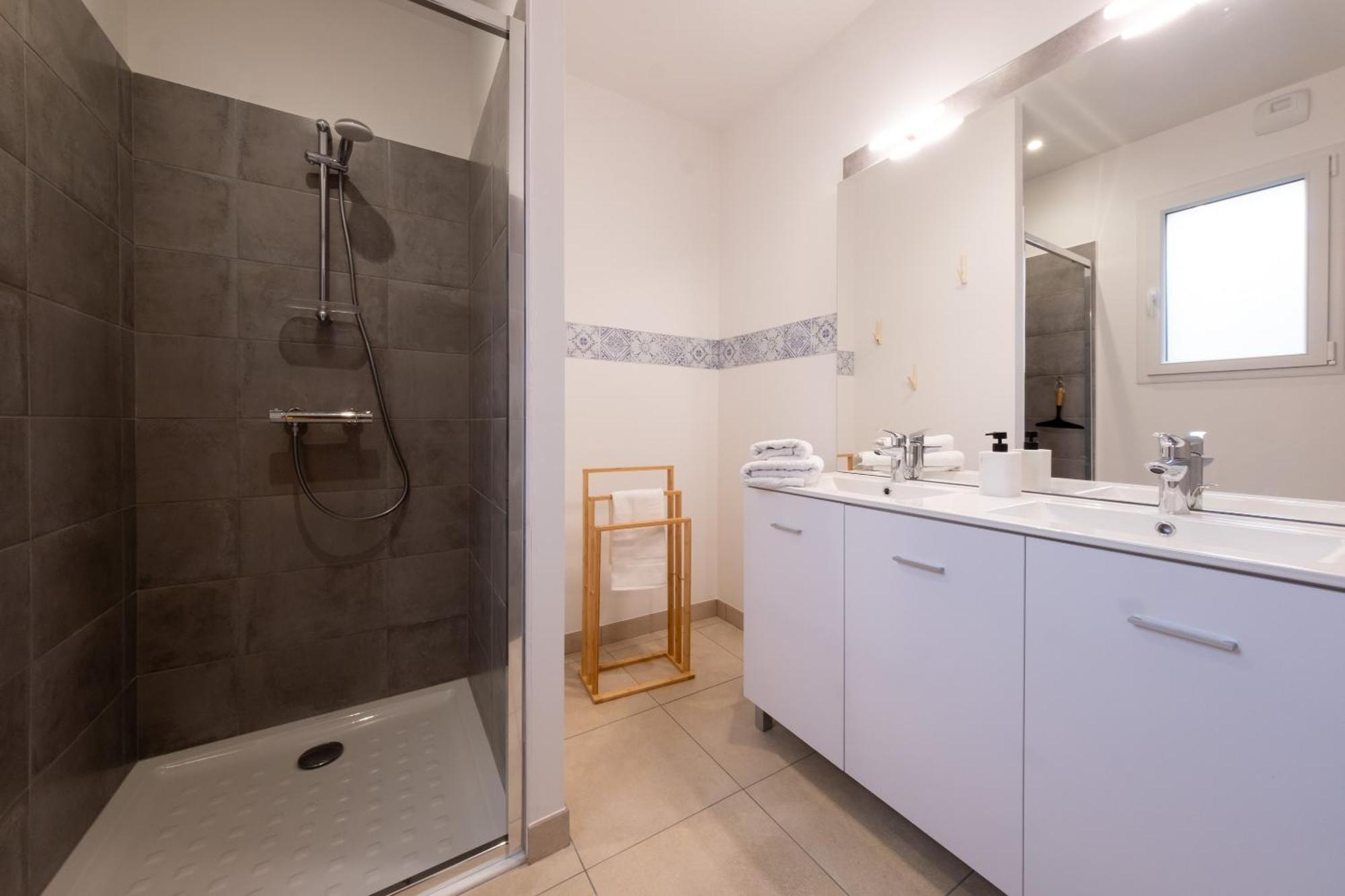 Appart Hotel La Gacilly-Centre Ville-Spa-Parking Екстер'єр фото