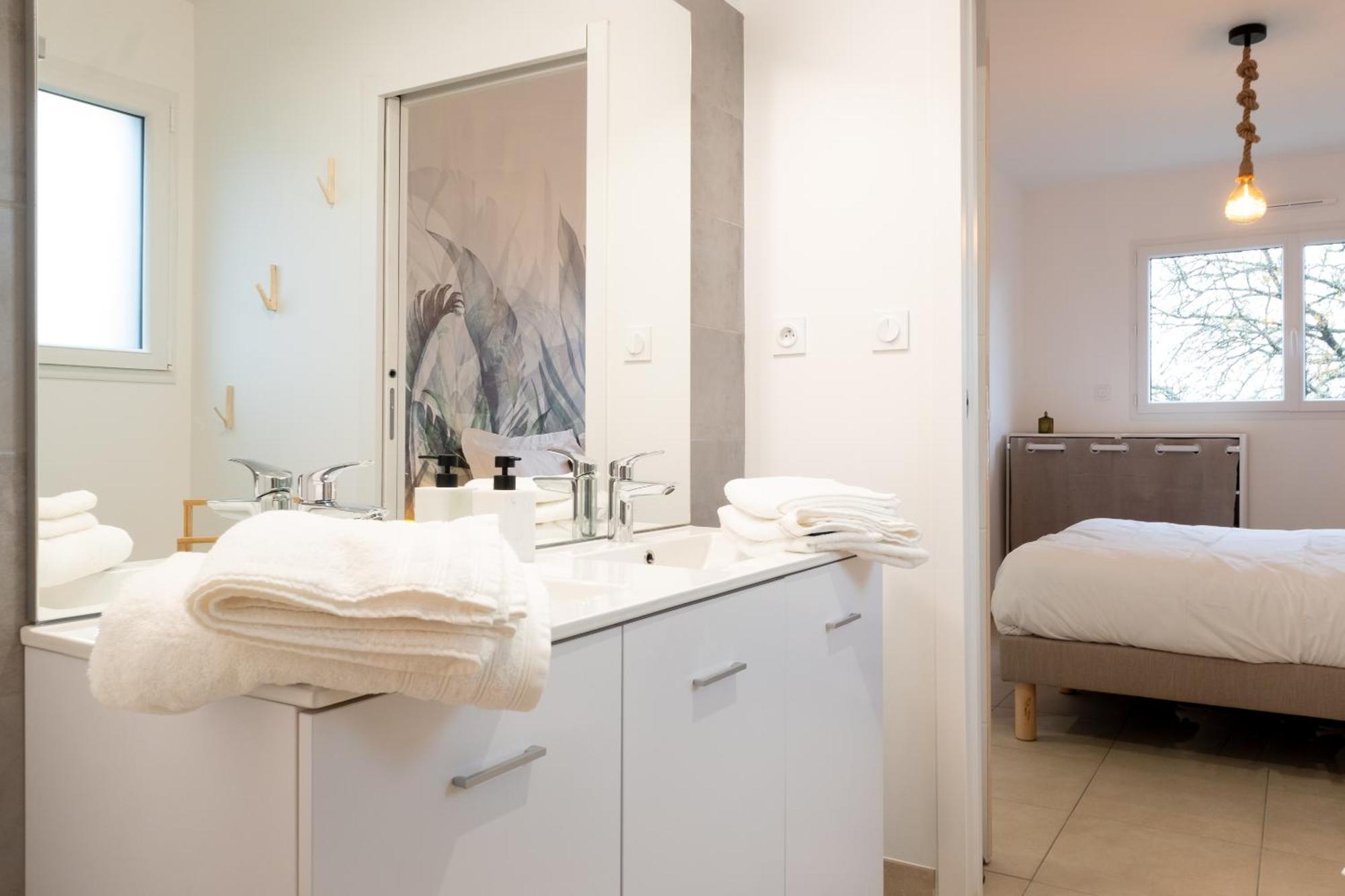 Appart Hotel La Gacilly-Centre Ville-Spa-Parking Екстер'єр фото