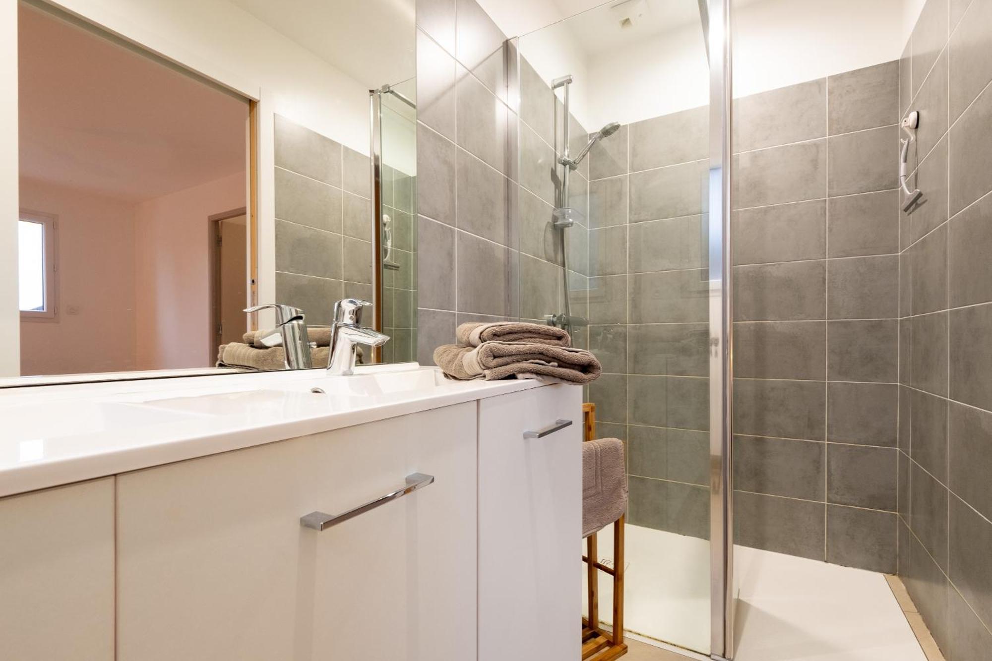 Appart Hotel La Gacilly-Centre Ville-Spa-Parking Екстер'єр фото